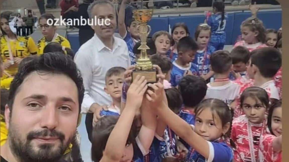 Geleneksel Çocuk Oyunları Mendil Kapmaca Yarışması İlçe 2. si