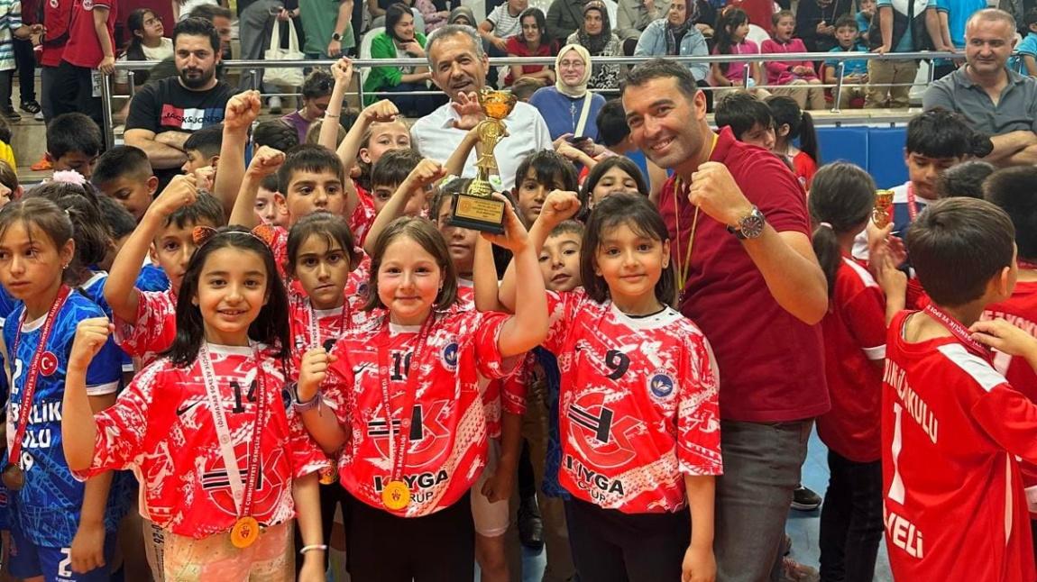 Geleneksel Çocuk Oyunları Yağ Satarım Bal Satarım Yarışması İlçe Şampiyomu